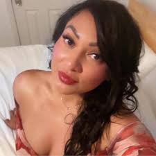 Does anyone know of seamstress other than Dawn Barr , In the Cheboygan area  .. need pants hemmed ASAP … TIA !!!