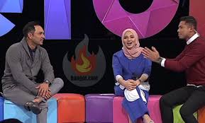 Sebelum ini khabar angin bertiup kencang mengatakan nelydia sensore sedang hangat bercinta dengan toh muda rizal ashram ramli atau lebih dikenali sebagai jejai. Video Bercinta Semula Hans Isaac Buat Pengakuan Depan Neelofa