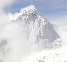 Himalaya adalah sebuah barisan pegunungan di asia, yang memisahkan anak benua india dari dataran tibet. Gunung Tertinggi Di Dunia Gugusan Pegunungan Himalaya Sukaku5uka