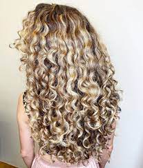 28 Cute Long Curly Hairstyles For 2021 Easy Curly Hair Ideas Long Curly Hair Curly Hair Styles Blonde Hair With Highlights