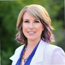 Heather Dow's Instagram, Twitter & Facebook