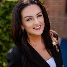 Lisa Hovis's Instagram, Twitter & Facebook