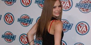 Avril lavigne is the picture of elegance as she hits the red carpet with new husband chad kroeger. The Evolution Of The Mmvas Red Carpet Huffpost Canada Style