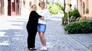 Jun 28, 2021 · tessa ganserer ist seit oktober 2013 abgeordnete im bayerischen landtag für bündnis 90/die grünen und queerpolitische sprecherin der grünen landtagsfraktion. Nurnberg Ehefrau Kampft Fur Tessa Ganserer Regional Bild De