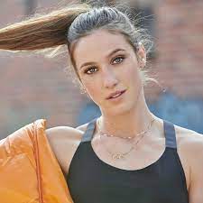 Ook de 1.000 meter is een kolfje naar haar hand. Suzanne Schulting Youtube