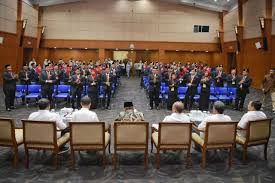 Selain gaji pokok, tunjangan, gaji 13 dan thr, ini detil daftar gaji guru pns 2020 lengkap semua golongan beserta tunjangan. Gaji Guru Asal Indonesia Yang Mengajar Di Malaysia Rp 19 5 Juta Bulan Siedoo
