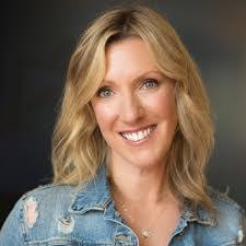 Ellen Whitmore's Instagram, Twitter & Facebook