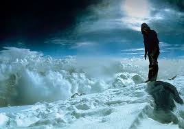 Reinhold messner, along with peter habeler, made the first ascent of mount everest without supplemental oxygen in 1978 and he was first to climb the mountain free solo in 1980. Bergsteiger Drama Nanga Parbat Ist Eine Spate Genugtuung Fur Reinhold Messner Haz Hannoversche Allgemeine
