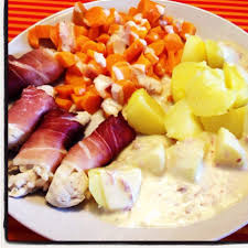 Rauchiges Hahnchenfilet Mit Kartoffeln Gemuse Und Sosse All In One Rezept Hauptgerichte Mit Fleisch Rezepte Hahnchen Filet