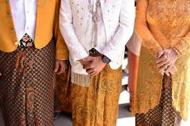 Inspirasi pengantin jawa, sungguh menawan model sanggul dan ronce buka_ bit.ly/jual_roncemelati_sanggulmodern atau. Pakaian Adat Jawa Tengah Yang Bertahan Di Arus Zaman