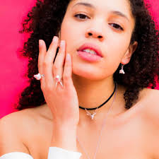 She brought out the animal in him (Pendant)