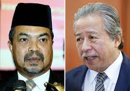 Kenyataan mufti itu bercanggah dengan kenyataan menteri di jabatan perdana menteri, datuk seri jamil khir baharom yang berkata, penganut ajaran syiah di negara ini tidak mempunyai halangan mengamalkan mazhab itu cuma dihalang untuk menyebarkannya kepada orang ramai. Dua Bekas Menteri Jamil Khir Anifah Jadi Saksi Kes Src