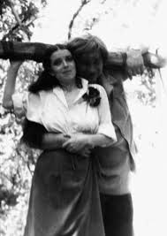 În iulie se căsătoreste cu ultima sa sotie, todorita tărîtă (dora). Comunitate Nichita Stanescu Vizualizare Poza