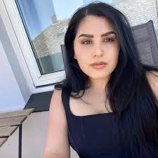 Victoria Vivian's Instagram, Twitter & Facebook