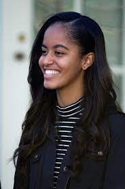 Malia obama is officially dating and it all comes less than a month since the nation began speculating just how her teenage years will play out during her father's second term in the white house. Malia Obama Starportrat News Bilder Gala De