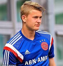 I need your help i've done something very bad. Matthijs De Ligt Verrat Dass Er Fruher Eingesetzt Als Spielmacher Bis Zum Alter Von 15 Aktuelle Boulevard Nachrichten Und Fotogalerien Zu Stars Sternchen