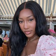 Emma C. Malone 🩷✝️ (@emmacmalone)