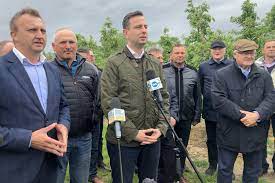 Rozmawiamy tuż po posiedzeniu rady bezpieczeństwa w drugiej części marcin makowski z wirtualnej polski i do rzeczy kreśli scenariusze dotyczące przeniesienia wyborów prezydenckich. Wladyslaw Kosiniak Kamysz Domaga Sie Odszkodowan Dla Sadownikow I Rolnikow Radio Kielce