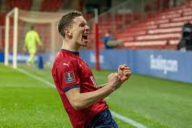 Prohlédněte si statistiky (zápasy, góly, karty / ligy, poháry, národní tým) a historii přestupů. Kral Asistenci Kat Leicesteru A Muz Co Skoroval Proti Prvnimu Tymu Zebricku Fifa To Je Lukas Provod Ruik
