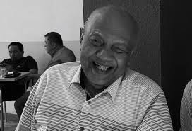 Turut mengiringi beliau ialah setiausaha kerajaan negeri terengganu. Bekas Menteri Besar Terengganu Meninggal Dunia Kosmo Digital