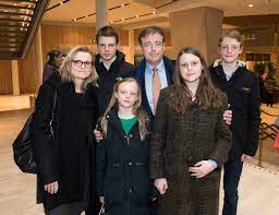 Check spelling or type a new query. Liesbet Amp Simon De Jongste Kinderen Van Bart De Wever Er Is Niets Veranderd Sinds Papa 50 Kilo Is Afgevallen Behalve Als Hij Een Bommetje Doet In Het Zwembad Foto Hln Be