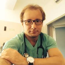 Bimba sta per morire annegata, salvata dal cardiologo eroe: “Tutti  dovrebbero sapere fare la rianimazione”