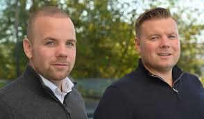 Ronny og Kevin selger drømmehuset til sin avdøde far: