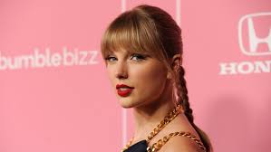Jennifer kate hudson was born on september 12, 1981 in chicago, illinois to darnell donerson (née hudson) & samuel simpson. Taylor Swift S Publicist Takes Aim At Kim Kardashian In Feud Ctv News