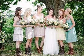 Country Style Cakes Country Wedding With Mismatched Bridesmaid Dr Country Wedding Dresses Bridesmaid Country Bridesmaid Dresses Mismatched Bridesmaid Dresses