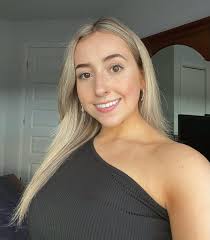 Andrea Snook's Instagram, Twitter & Facebook