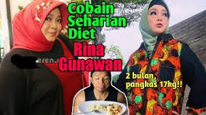 Dalam 2 bulan berhasil menurunkan berat badannya hingga 17 kg. Saya Coba Menu Diet Turun 17 Kilo Selama 2 Bulan Ala Rina Gunawan Diet Tetap Makan Banyak Youtube