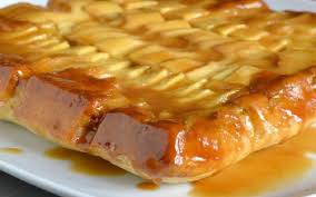 Gateau Tablette De Pommes Une Delicieuse Tarte Aux Pommes Tres Simple Avec Un Nappage Caramel Beurre Sale Br En 2020 Pomme Recettes De Cuisine Dessert Pomme Caramel