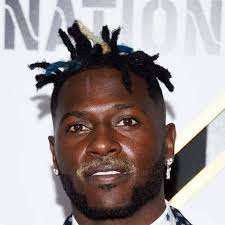 If antonio brown wants to keep trendsetting he's gotta stay ahead of the curve, and his tetris block has to change into something new. Antonio Brown S New Hair Style Is Looking Like Cynthia From Rug Rats Justfuckmyshitup