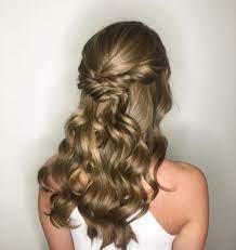 If you want to leave a great impression on your leaders or colleagues, you need spend some effort in choosing and styling the hairstyle for office. 20 Easy Prom Hairstyles For 2021 You Have To See