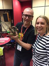 This is her broken heart family, bbc i am reporting. Lisa Shaw On Twitter Bbcnewcastle Here S Guy From Bugsnstuffcom With The Massive Toadzilla And Me