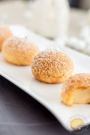 Recette De Petits Choux Individuels Recouverts Et Craquelin Et Garnis D Une Creme Legere Au Caramel De Beurre S Recettes De Cuisine Recette Patisserie De Choux