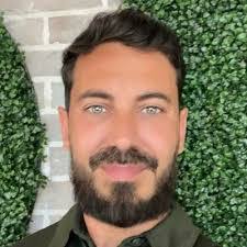 Aaron Gravett's Instagram, Twitter & Facebook