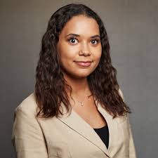 Elisa Thomas's Instagram, Twitter & Facebook