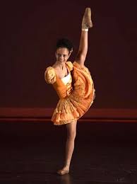 Ballerina marta cinta suchbild mit tänzerin. Vitoria Buono Boche Danseuse Nee Sans Bras Impressionnante