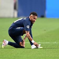 Es hat sich so ergeben. Neymar Tauscht Trikot Mit Halstenberg Und Ignoriert Uefa Empfehlung