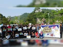 Sikap gotong royong sendiri sudah menjadi sebuah budaya yang sudah mengaakar secara kuat dalam setiap sendi kehidupan dalam bermasyarakat. Sk Sungai Kepar Laksana Misi Gempur Denggi Perak Gps Bestari