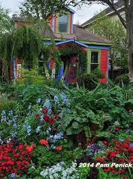 Drive By Gardens Cottage Garden Color Explosion In Houston Heights Digging Cottage Garden Houston Garden Front Gardens