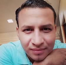 En la cuarentena de años jajaja, antes de la casa de papel, nos discutiamos  los problemas de Cesarin y Miguel 😬, se que las veían confiezen