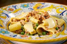 Calamarata Con Salsiccia Ricotta E Piselli Calamarata Pasta With Sausage Ricotta And Peas Memorie Di Angelina Recette Cuisine Italienne Cuisine Plat