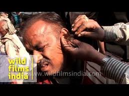 Roadside ear wax cleaning in India ...