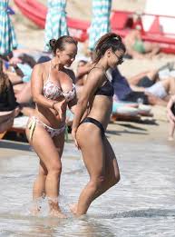 Η survivor της καρδιάς κολάζει την σαντορίνη; Eirhnh Papadopoyloy Paixnidia Sth 8alassa Me Thn Coach Ths Pics Znews