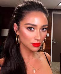 Back At It In NYC With @shaymitchell Press Tour For “You” Hair By  @daniellepriano Makeup By @patrickta