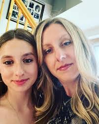 Dianne Orr's Instagram, Twitter & Facebook