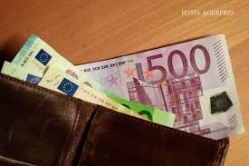 Daca e vorba de telefonie fixa in general probabil ca va fi din ce in ce mai. Bancnota Euro Care Va Disparea In Curand Din Cauza Infractiunilor Metoda Prin Care Oricine Poate Recunoaste Banii Falsi Incont Stirileprotv Ro