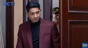 Sumarno mengaku disuap elsa elsa ketahuan menguping pembicaraan polisi yang sedang menginterogasi sumarno. Brpihjy4lool M